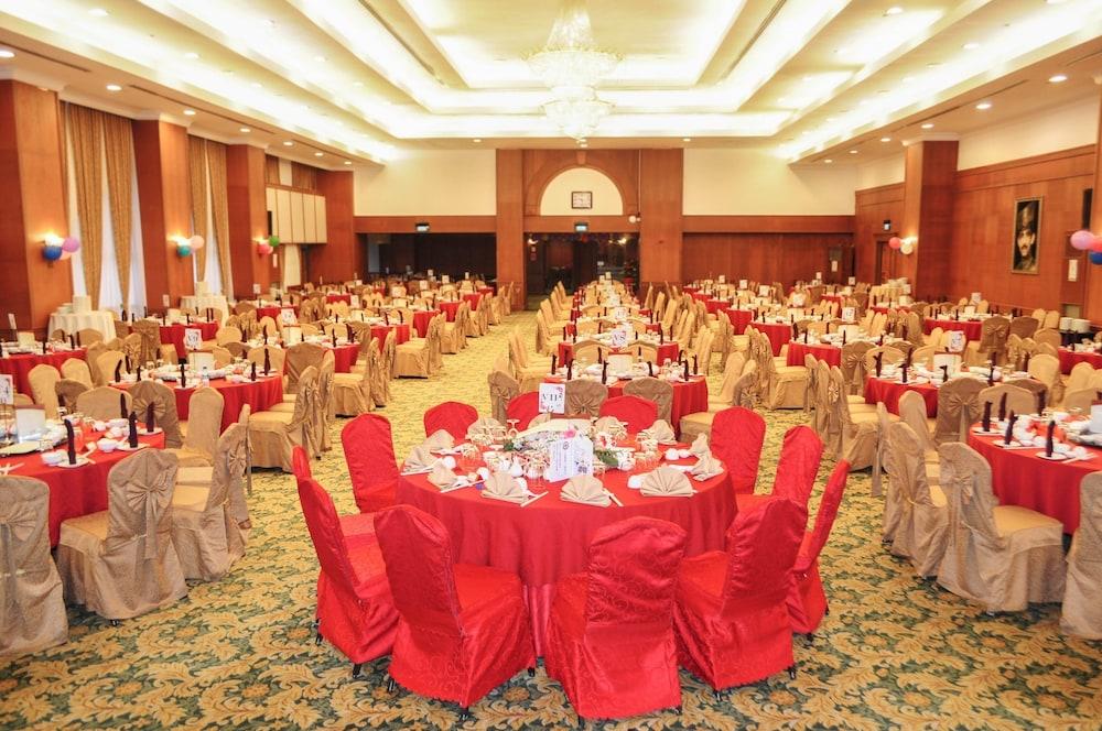 Mulia Hotel Μπαντάρ Σερί Μπεγκαβάν Εξωτερικό φωτογραφία