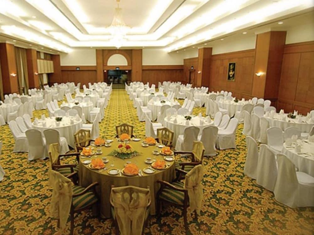 Mulia Hotel Μπαντάρ Σερί Μπεγκαβάν Εξωτερικό φωτογραφία