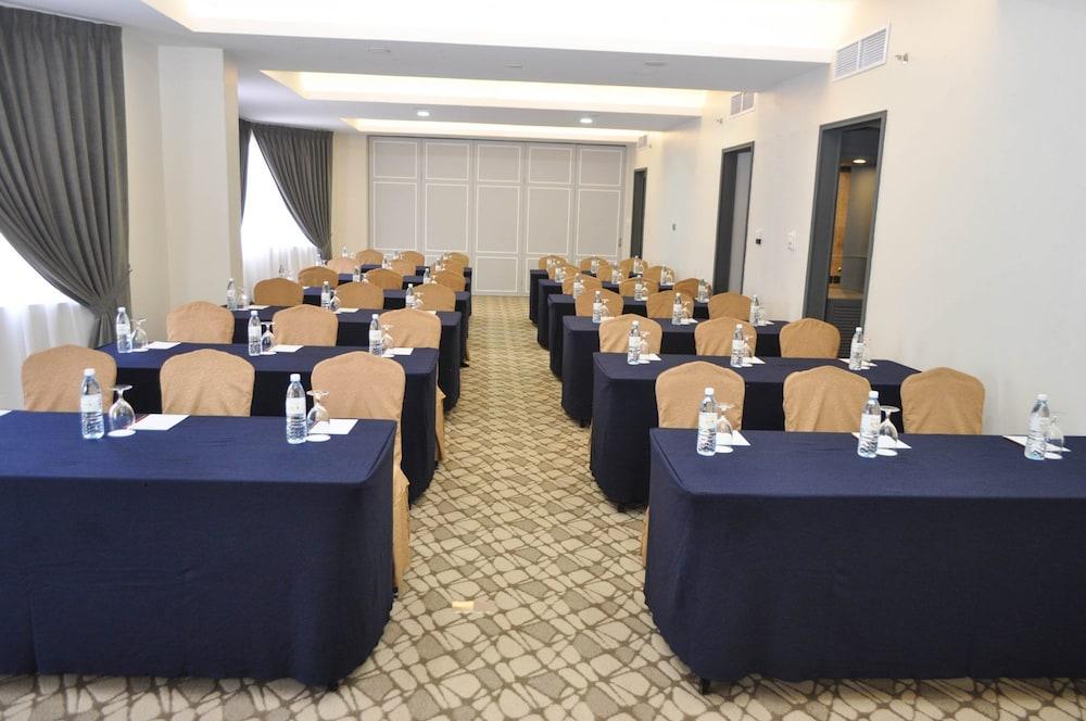 Mulia Hotel Μπαντάρ Σερί Μπεγκαβάν Εξωτερικό φωτογραφία